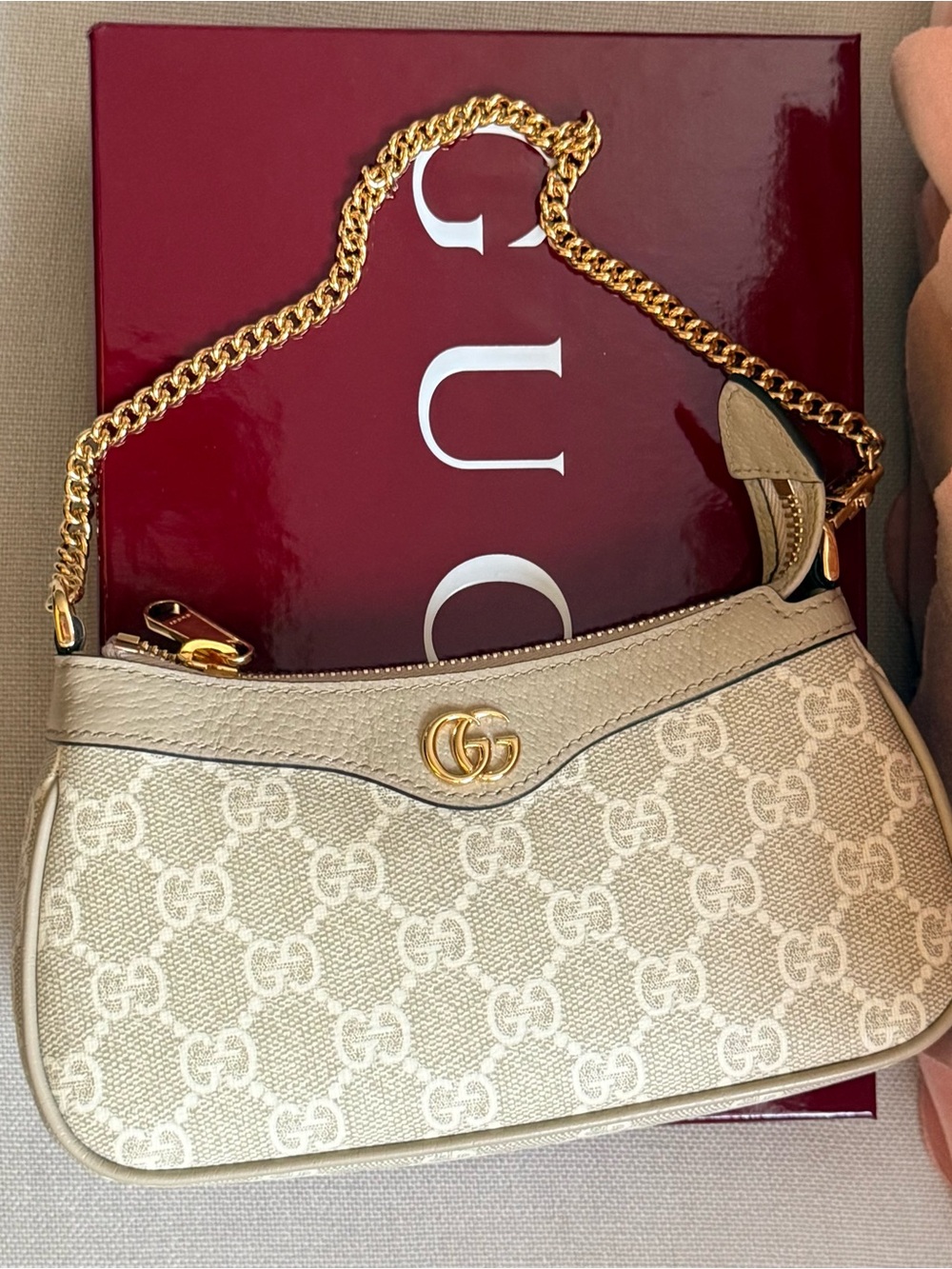 Gucci Beige GG Canvas Shoulder Bag with Gold Chain - Picture 3 of 3
